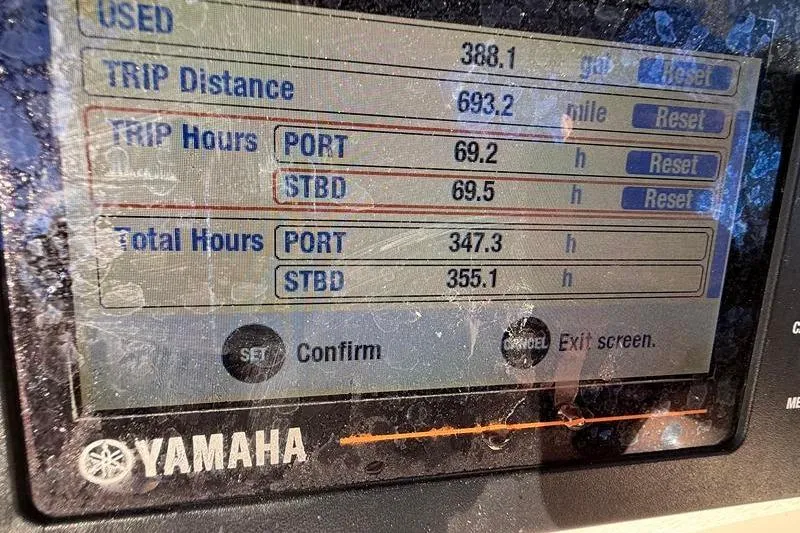 Slide: The Image of Yamaha display showing trip and total hours for NauticStar 25 XS, 2019 model. - 15