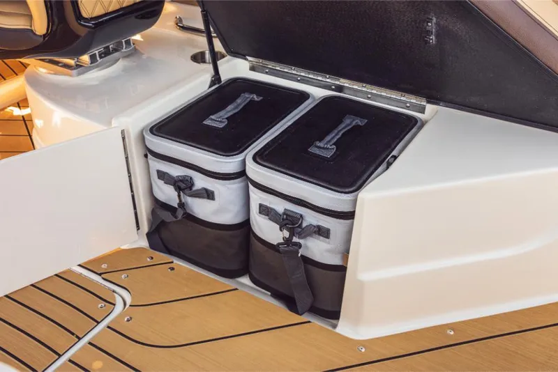 Slide: The Image of Sea Ray SLX 260 Outboard 2027 - 29