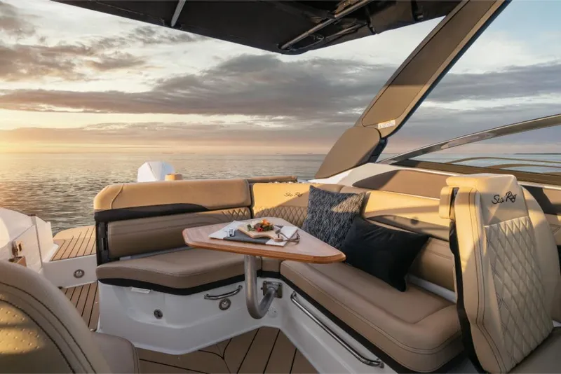 Slide: The Image of Sea Ray SLX 260 Outboard 2027 - 18