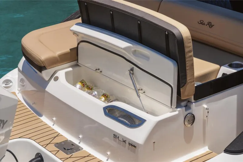 Slide: The Image of Sea Ray SLX 260 Outboard 2027 - 21