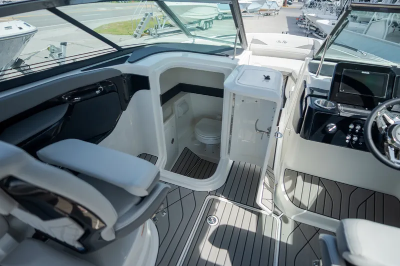 Slide: The Image of Sea Ray SLX 260 Outboard 2027 - 19