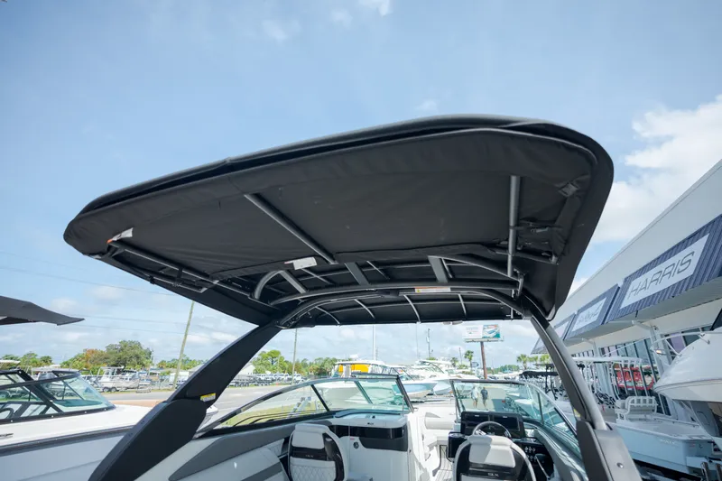Slide: The Image of Sea Ray SLX 260 Outboard 2027 - 31
