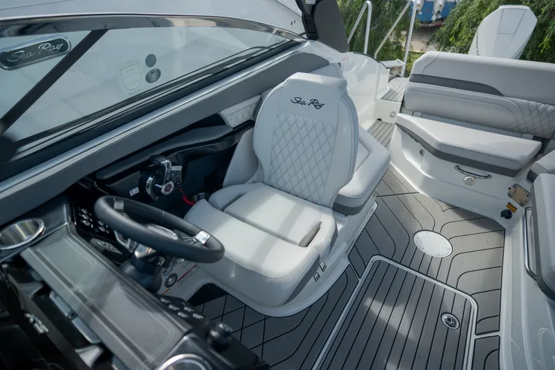 Slide: The Image of Sea Ray SLX 260 Outboard 2027 - 17