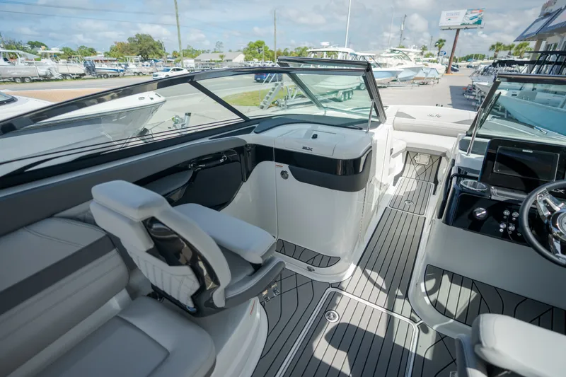 Slide: The Image of Sea Ray SLX 260 Outboard 2027 - 18