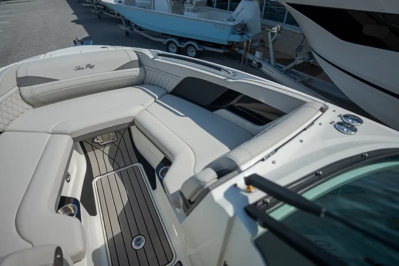 Slide: The Image of Sea Ray SLX 260 Outboard 2027 - 10