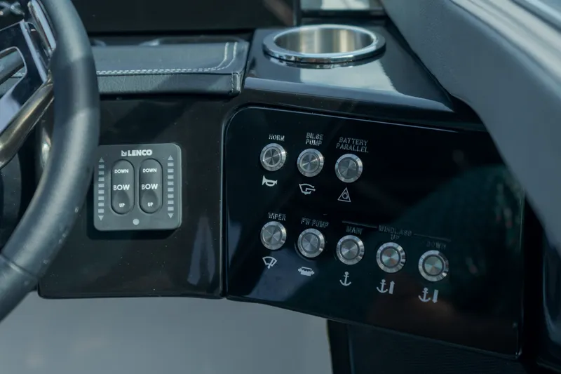 Slide: The Image of Sea Ray SLX 260 Outboard 2027 - 15