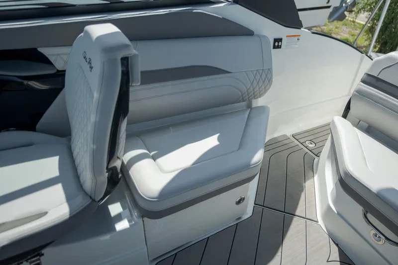 Slide: The Image of Sea Ray SLX 260 Outboard 2027 - 22