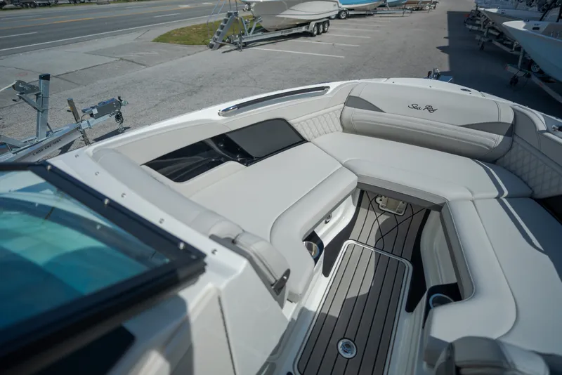 Slide: The Image of Sea Ray SLX 260 Outboard 2027 - 9