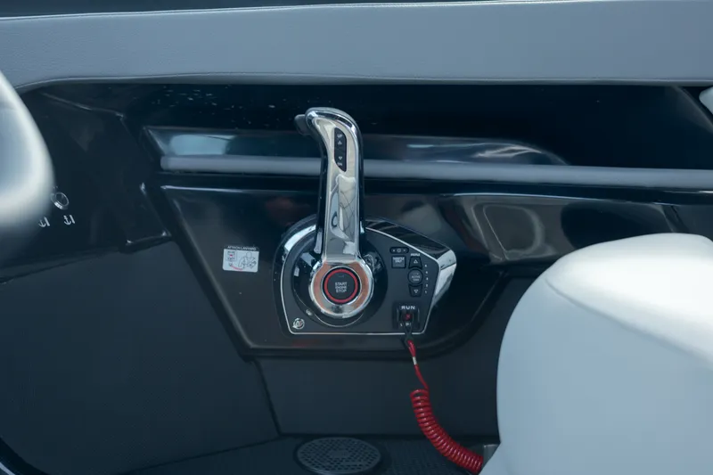 Slide: The Image of Sea Ray SLX 260 Outboard 2027 - 16