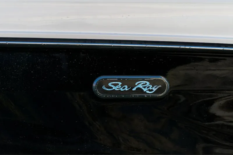 Slide: The Image of Sea Ray SLX 260 Outboard 2027 - 13