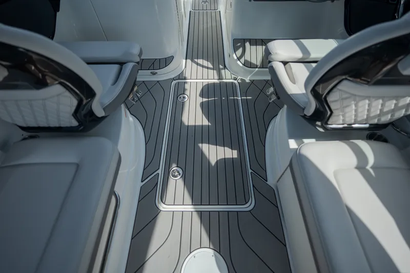 Slide: The Image of Sea Ray SLX 260 Outboard 2027 - 21