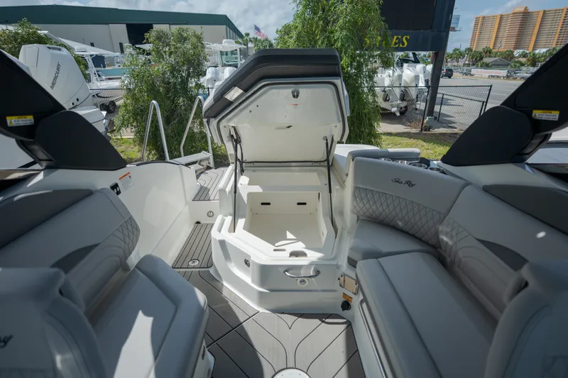 Slide: The Image of Sea Ray SLX 260 Outboard 2027 - 24