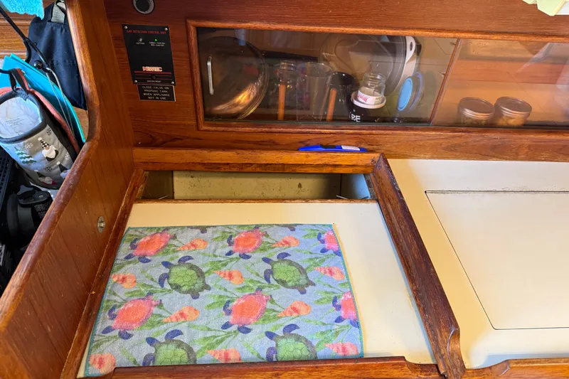 Slide: The Image of Interior of 1989 Nonsuch 30 Ultra sailboat with colorful turtle-patterned mat. - 26
