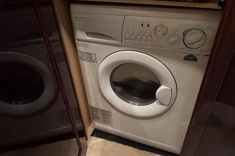 Slide: The Image of Splendide 2000 S washer in 2007 Sea Ray 58 Sedan Bridge yacht. - 39