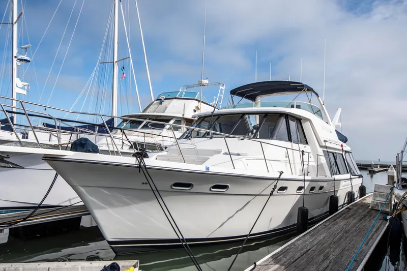 The Image of Bayliner 4788 Pilot House Motoryacht 1999 - 0