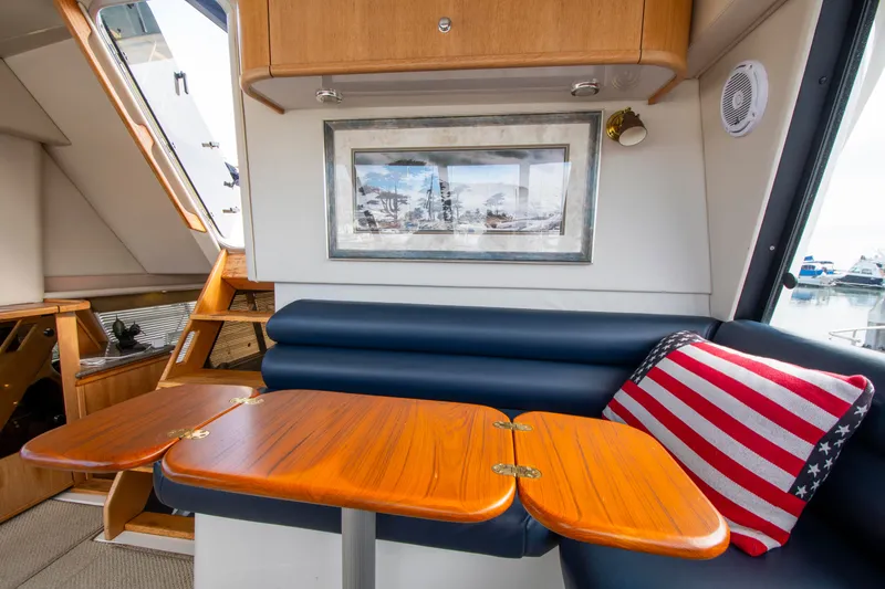 Slide: The Image of Bayliner 4788 Pilot House Motoryacht 1999 - 14