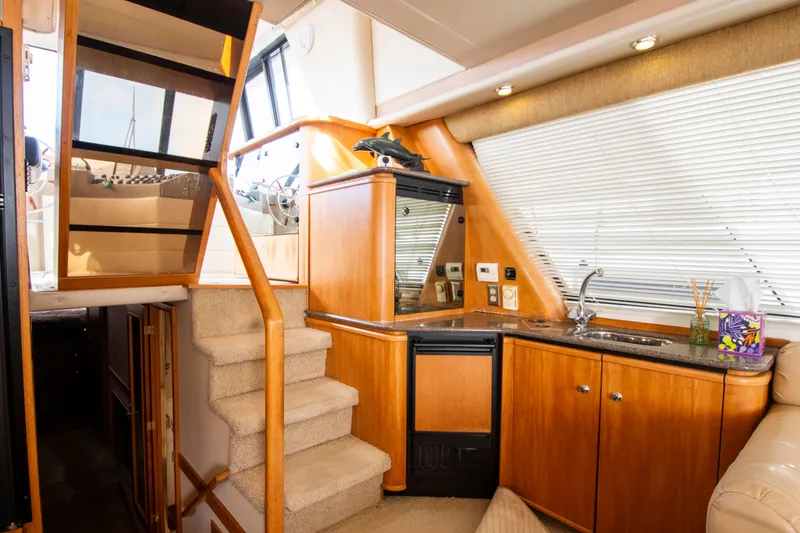 Slide: The Image of Bayliner 4788 Pilot House Motoryacht 1999 - 22