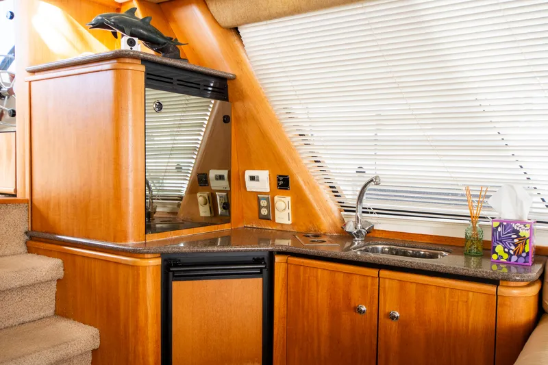 Slide: The Image of Bayliner 4788 Pilot House Motoryacht 1999 - 23
