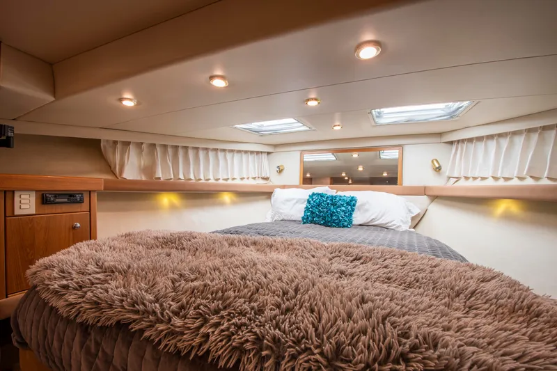 Slide: The Image of Bayliner 4788 Pilot House Motoryacht 1999 - 26