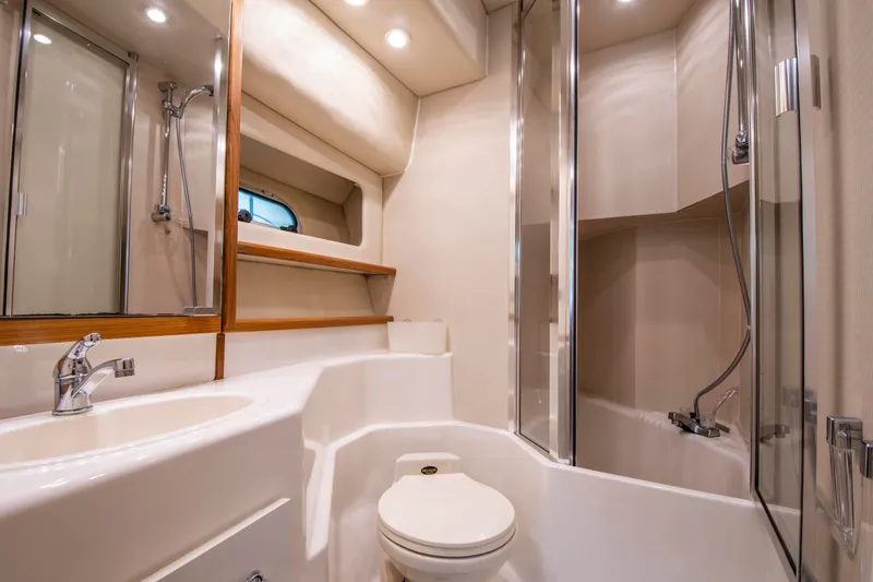 Slide: The Image of Bayliner 4788 Pilot House Motoryacht 1999 - 28