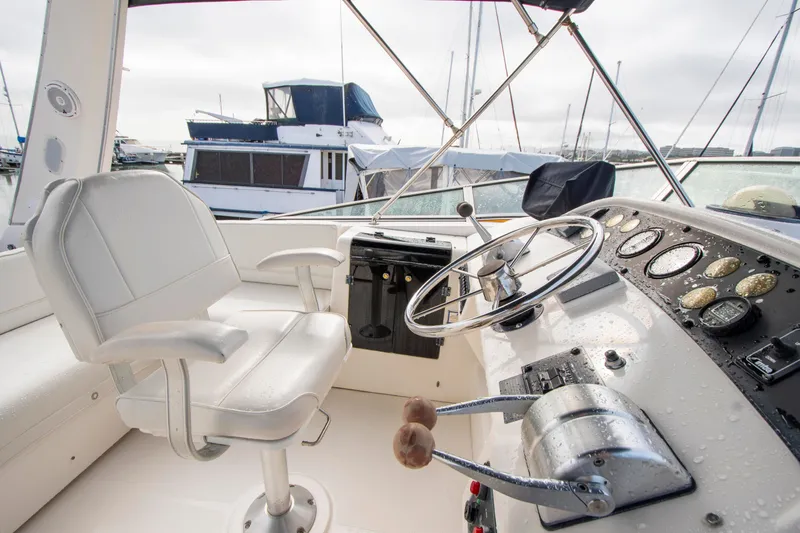 Slide: The Image of Bayliner 4788 Pilot House Motoryacht 1999 - 9