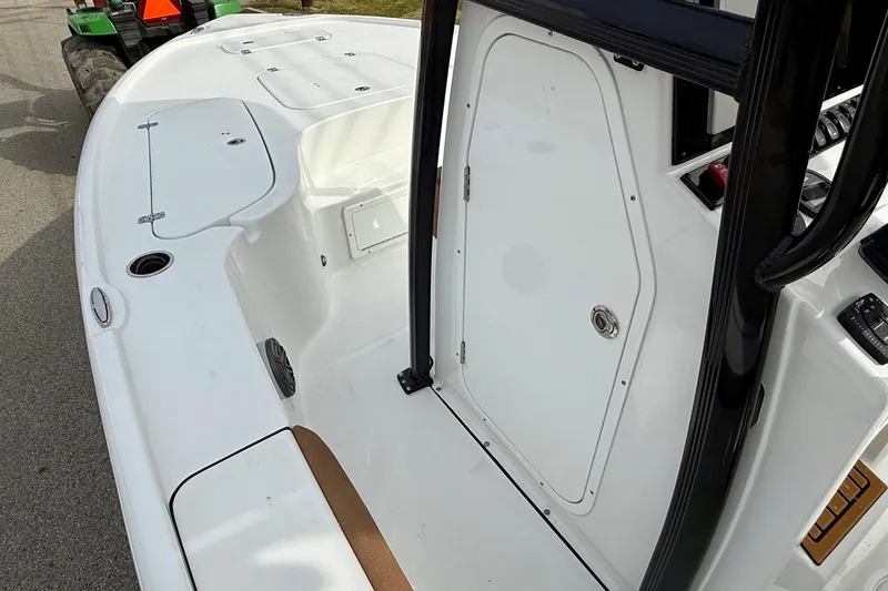 Slide: The Image of 2026 Sea Hunt BX 22 BR boat, interior view, white deck. - 13