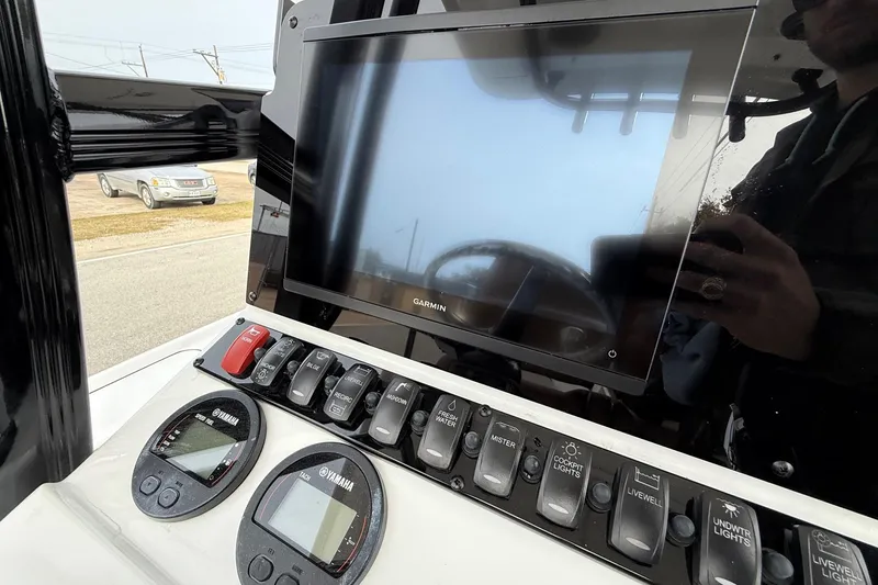 Slide: The Image of Dashboard of Sea Hunt BX 22 BR boat, year 2026. - 18