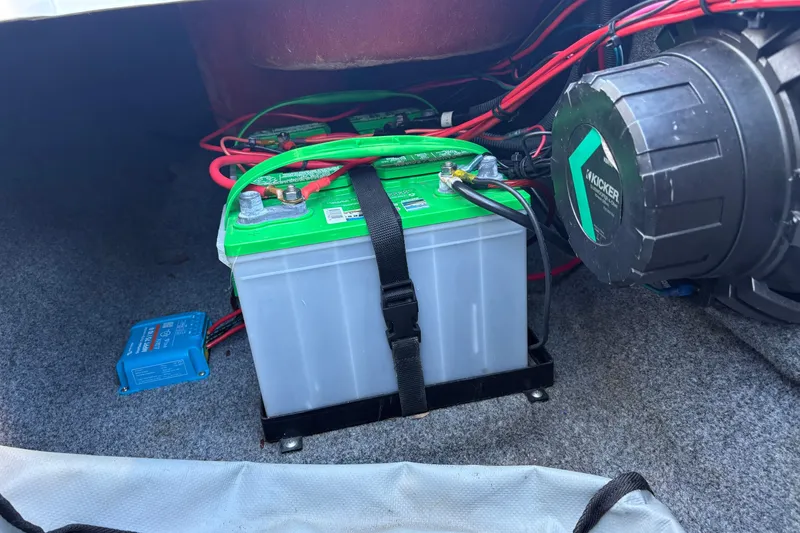 Slide: The Image of Battery and wiring setup in 2015 Yamaha Boats 212X, featuring Kicker audio component. - 13