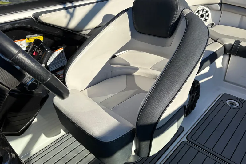 Slide: The Image of 2015 Yamaha Boats 212X interior with sleek captain's chair and modern dashboard. - 19