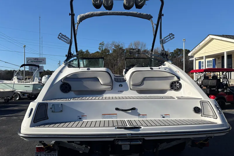 Slide: The Image of 2015 Yamaha Boats 212X rear view, showcasing swim platform and speakers. - 4