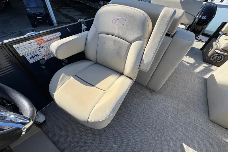 Slide: The Image of Captain's chair on 2022 Crest Classic LX 240 SLRC pontoon boat, beige upholstery. - 26
