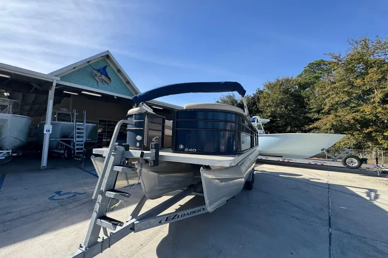 Slide: The Image of 2022 Crest Classic LX 240 SLRC pontoon boat on trailer at dealership. - 5