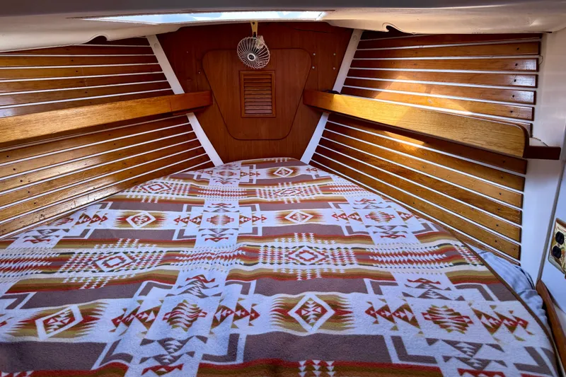 Slide: The Image of 1985 Niagara Encore boat cabin with patterned bedding and wooden interior. - 17