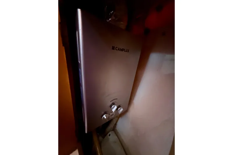 Slide: The Image of Silver Niagara Encore 1985 appliance with knobs, installed in a narrow space. - 21
