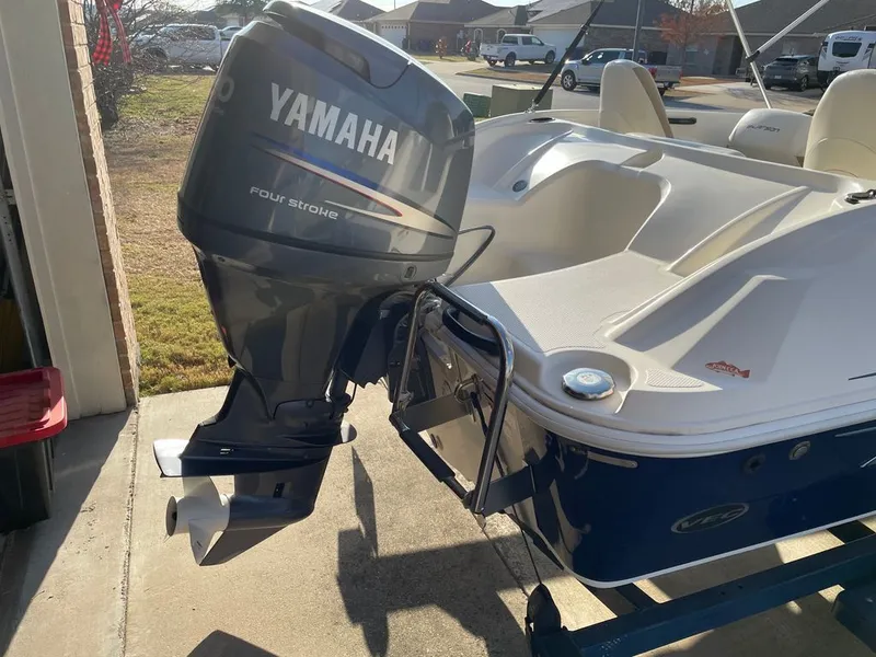 Slide: The Image of Larson LX 620 2012 - 16