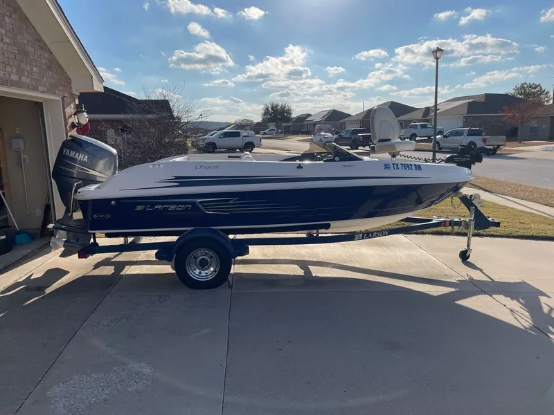 Slide: The Image of Larson LX 620 2012 - 7