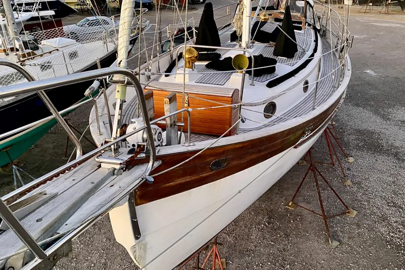 Slide: The Image of Sailboat Hans Christian 41 T Molakai 1991 on stands, showcasing wooden deck and classic design. - 109