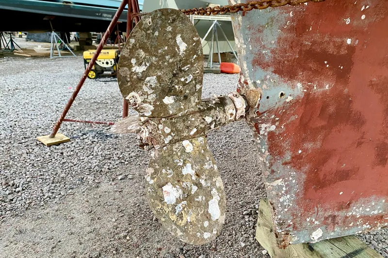 Slide: The Image of Propeller of 1991 Hans Christian 41 T Molakai sailboat with barnacle growth. - 25