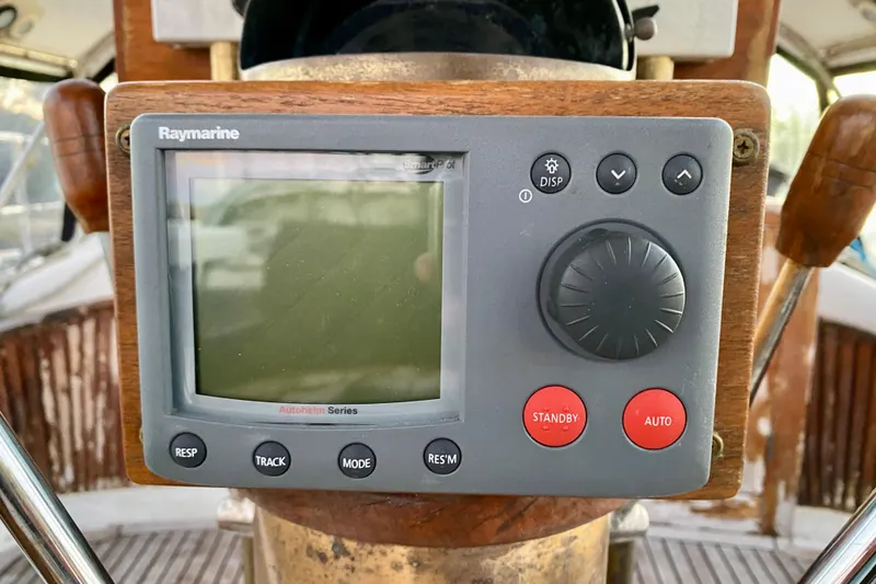 Slide: The Image of Raymarine Autopilot on 1991 Hans Christian 41 T Molakai sailboat. - 65