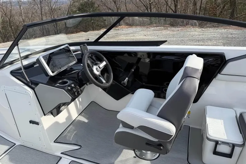 Slide: The Image of 2026 Yamaha Boats AR250 cockpit with modern steering and navigation system. - 9