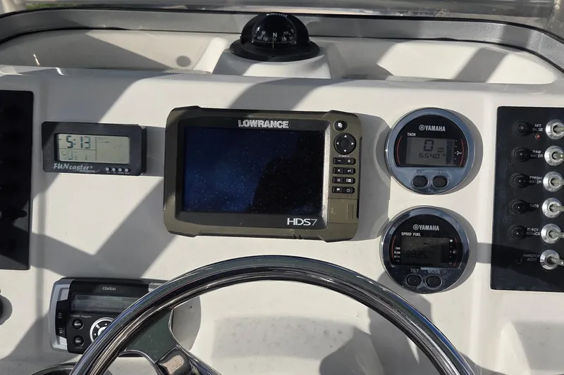 Slide: The Image of 2016 Robalo R222 Center Console dashboard with Lowrance HDS7 and Yamaha gauges. - 9