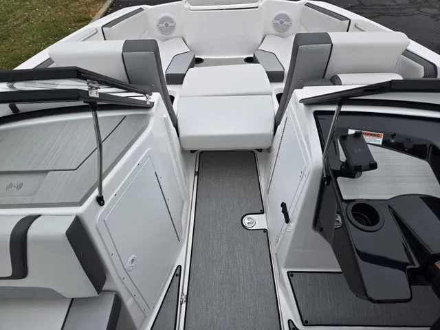 Slide: The Image of Yamaha AR220 2025 - 16