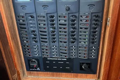 Slide: The Image of Navigation sub panel of 2004 Sea Sport Voyager 3000 boat. - 16