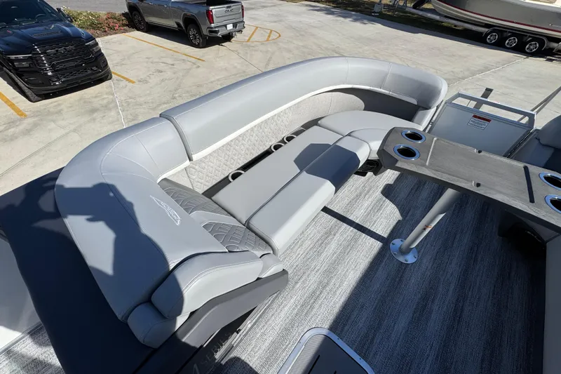 Slide: The Image of 2026 Bennington 24 MFB pontoon boat with luxurious gray seating and cup holders. - 21