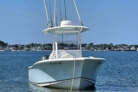 The Image of 2015 Sea Hunt Gamefish 25 boat anchored in calm waters. - 0