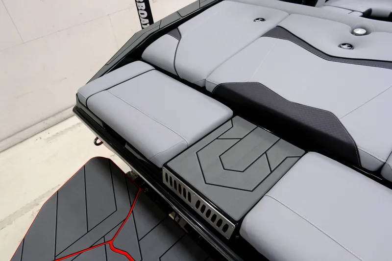 Slide: The Image of Supreme S220 2026 - 17