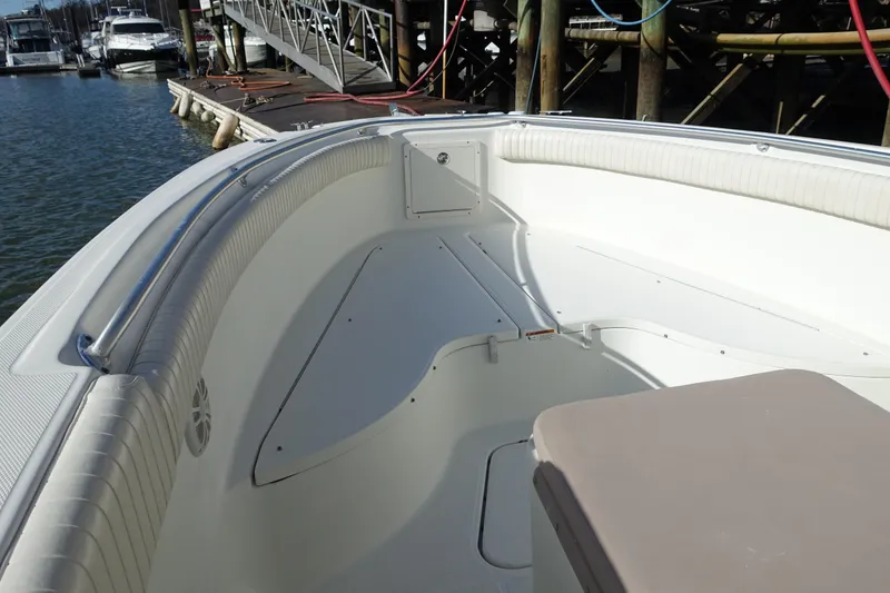 Slide: The Image of 2007 Hydra-Sports Vector 2900 CC boat interior with seating and console view. - 9