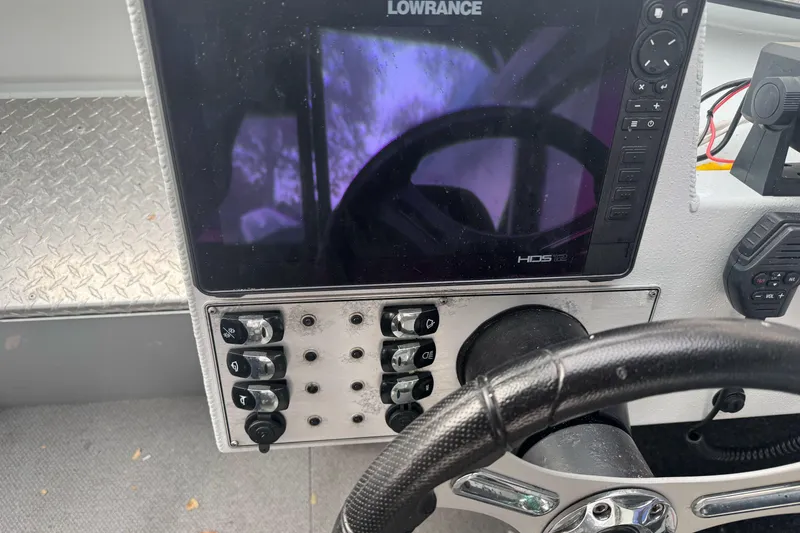 Slide: The Image of Control panel of 2021 KingFisher 2025 Escape HHT with Lowrance HDS display. - 27
