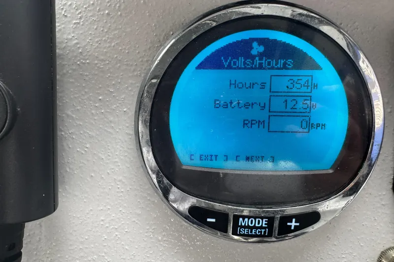 Slide: The Image of Digital display showing hours, battery voltage, and RPM on KingFisher 2025 Escape HHT. - 28