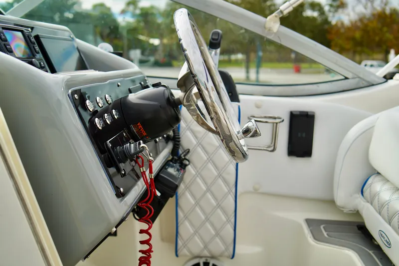 Slide: The Image of 2006 Bayliner 285 boat helm with steering wheel and control panel. - 10